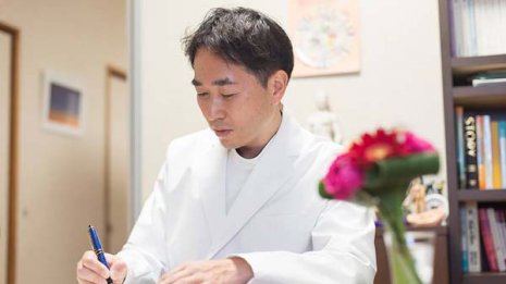 10代少女に数年間わいせつ行為 高学歴エロ鍼灸院長の正体