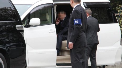 ワンボックスで銃弾撃退 今どきヤクザはベンツに乗らない