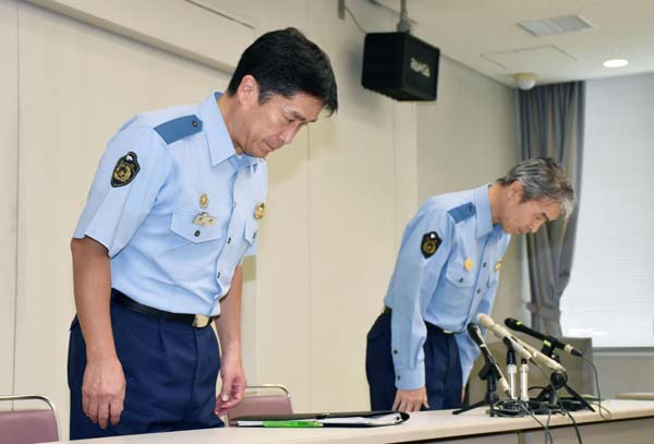 誤認逮捕で謝罪する徳島県警三好署幹部（Ｃ）共同通信社