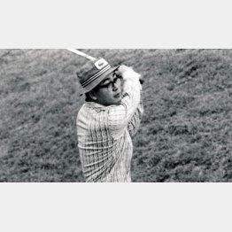 ２０代後半の頃の中原誠八段のゴルフ姿（提供写真）