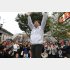 聴衆に手を振る立憲民主党の枝野幸男代表（Ｃ）日刊ゲンダイ