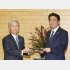ベッタリの榊原会長（左）／（Ｃ）共同通信社