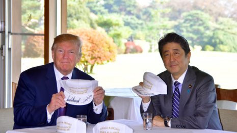 トランプ訪日生中継 異様な政治ショーの裏に何がある?