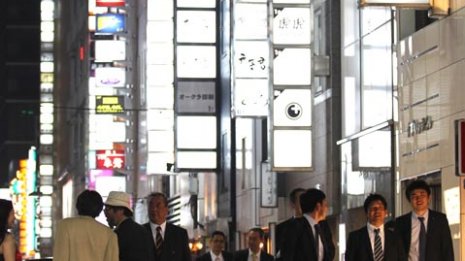 銀行員の暮らしも一変 使える経費は「昔天国、いま地獄」