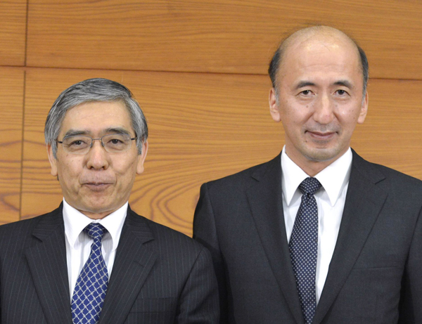 黒田日銀総裁（左）と中曽宏副総裁（Ｃ）共同通信社