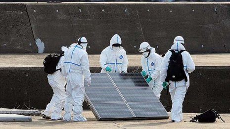 難破船というより“北の海賊船” ソーラーパネルなぜ盗んだ