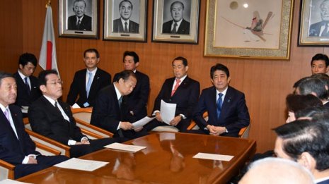 「解散権制約」議論は自民党内に広がる“安倍包囲網”か