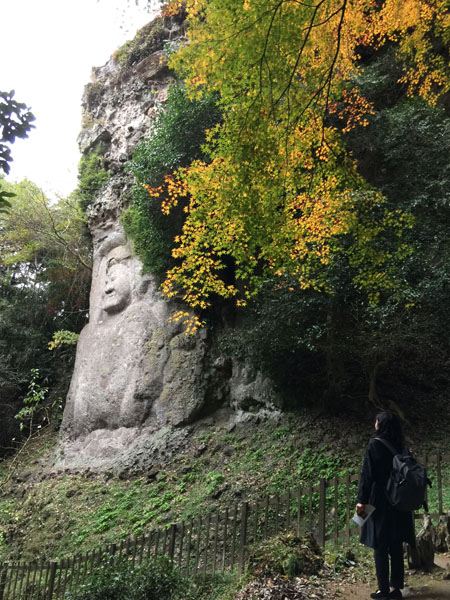 高さ８メートルの「熊野磨崖仏」／（Ｃ）日刊ゲンダイ