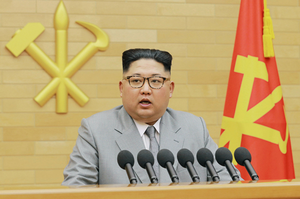 珍しいスーツ姿で新年の辞（Ｃ）朝鮮中央通信撮影・共同