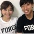 ペアＴシャツで結婚報告（久冨アナのフェイスブックから）