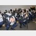訓練終了を“頭を低く”して待ち続けた（Ｃ）日刊ゲンダイ