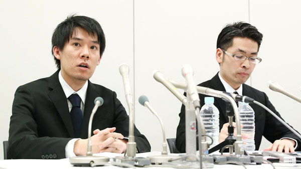 コインチェックの和田社長（左）／（Ｃ）共同通信社