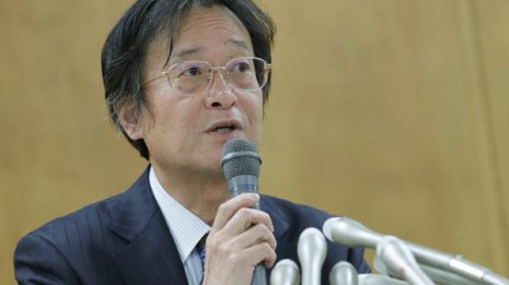 一式8万円超 アルマーニ標準服を決めた校長の経歴と評判