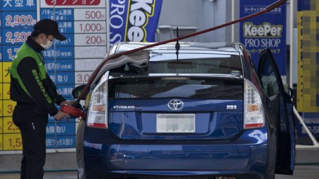 ピーク時から半減…全国でガソリンスタンド不足の裏事情