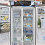 冷蔵と冷凍が左右に分かれたスタイリッシュな冷蔵庫