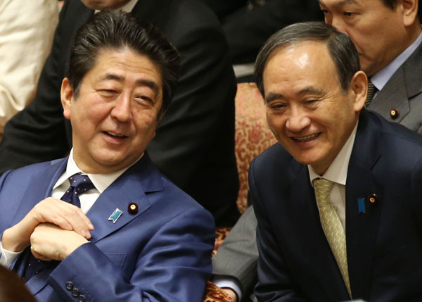 やはり“本丸”は安倍官邸（安倍首相と菅官房長官）／（Ｃ）日刊ゲンダイ