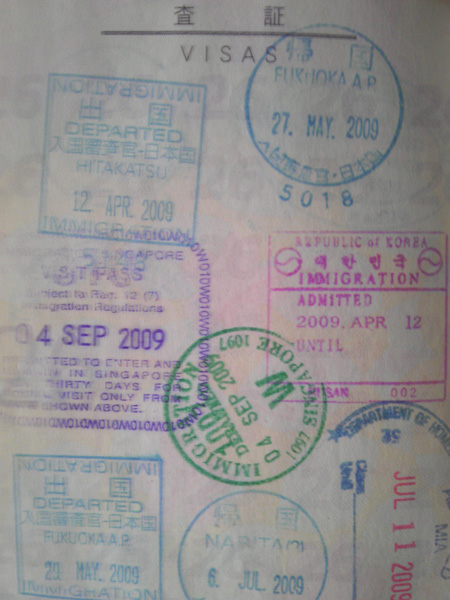 パスポートには珍しい対馬の“ＨＩＴＡＫＡＴＳＵ”（比田勝）の地名が（Ｃ）日刊ゲンダイ