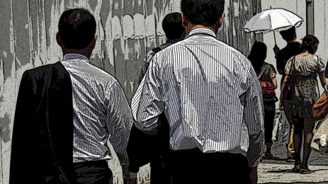 まるで刑事ドラマ…ニセ女警官を詐欺未遂で逮捕の一部始終