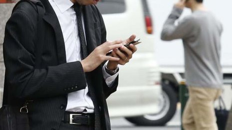 携帯3社新サービス 「+メッセージ」はLINEの脅威になるか