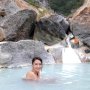 山形・姥湯温泉は岩肌から湧き出るワイルドな湯が持ち味