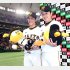 小林誠司と野上亮磨　（Ｃ）日刊ゲンダイ