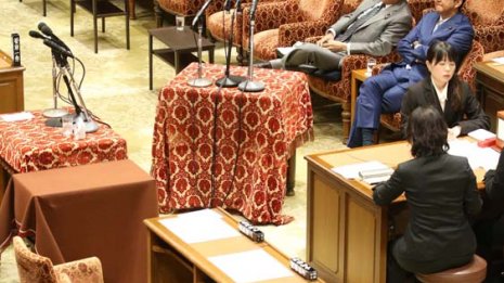 墓穴に転がり込んだ安倍政権に自ら息の根を止めさせろ