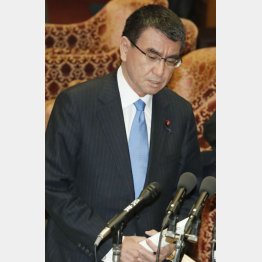 河野外相はトンチンカンな外交青書を報告（Ｃ）日刊ゲンダイ