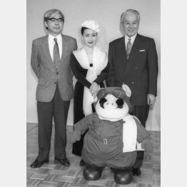 左から宮崎駿監督、加藤登紀子、森山周一郎（Ｃ）共同通信社