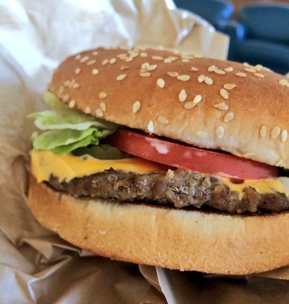 ハンバーガーの原価率は推定４５％（Ｃ）日刊ゲンダイ