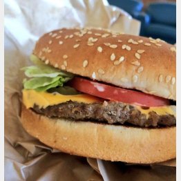 ハンバーガーの原価率は推定４５％（Ｃ）日刊ゲンダイ