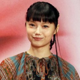 結婚&妊娠…おめでた続く宮崎あおいに囁かれる“引退危機”