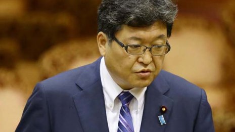 自民・萩生田氏が“謎の持論” 「男子が育児、子供に迷惑」