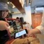 西新宿「コーヒーマフィア」 日本初の定額制は儲かるのか