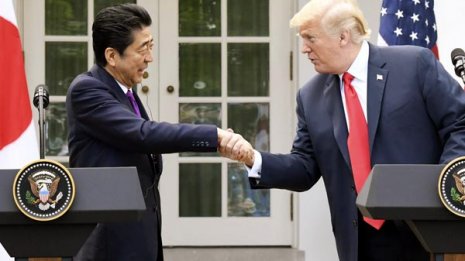 「圧力」から「懇願」へ 世にもバカバカしい日米首脳会談