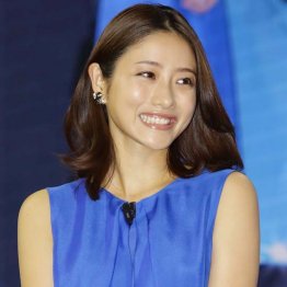 山Pにケジメ 石原さとみは“壁”乗り越えIT社長と月内結婚か
