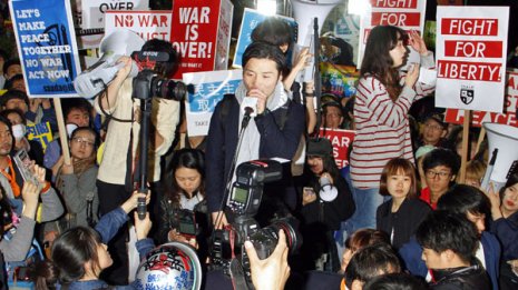 若者の間でも…「政治の話をするな」日本を覆う陰鬱な空気