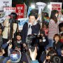 若者の間でも…「政治の話をするな」日本を覆う陰鬱な空気