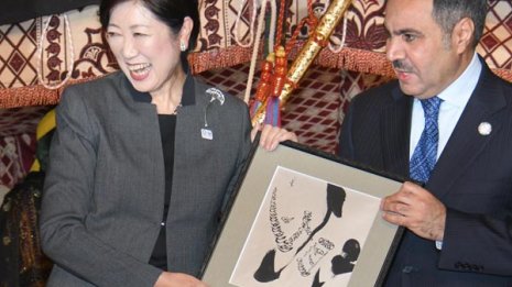 学歴詐称報道を否定も…小池知事モゴモゴ答弁に微妙な空気