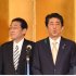 仲良く“しゃぶしゃぶ”（Ｃ）日刊ゲンダイ