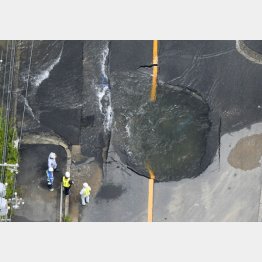 大阪の地震を好機とばかり（Ｃ）共同通信社
