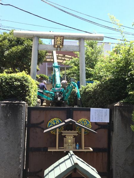 水神社で社殿の取り壊し作業が進む（Ｃ）日刊ゲンダイ