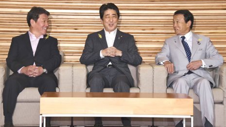 W杯の夢から覚めれば殺伐景色 安倍三選ムードという荒涼