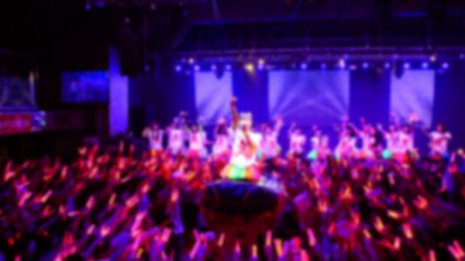 「地下アイドル」見学 非日常の世界ではじける効能の是非