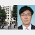 右が“裏口”局長（Ｃ）共同通信社