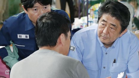 安倍首相ミエミエ被災地利用 閣僚も国民に“逆ギレ”の末期