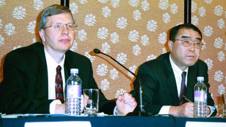 日本撤退へ 米ウォルマートの「西友売却」で流通大再編も