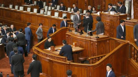 内閣支持率が軒並み急落 驕れる安倍政権に国民の怒り爆発