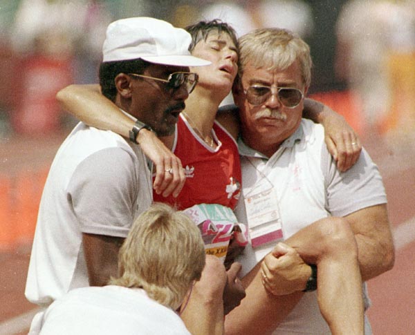 １９８４年ロス五輪女子マラソンのアンデルセンはフラフラでゴール（Ｃ）共同通信社