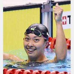 女子１００メートル平泳ぎで優勝した鈴木聡美（Ｃ）共同通信社