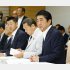 “やってる感”のアピールのみ（西日本豪雨の非常災害対策本部会合）（Ｃ）共同通信社